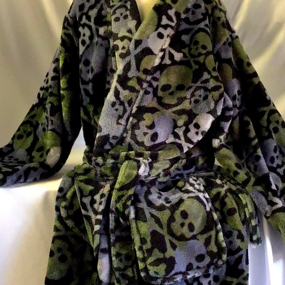 Skull Fleece Robe kids NWT ✨